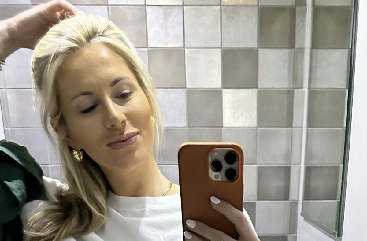 Espn Host Laura Rutledge Turns Heads With Mirror Selfie The Spun