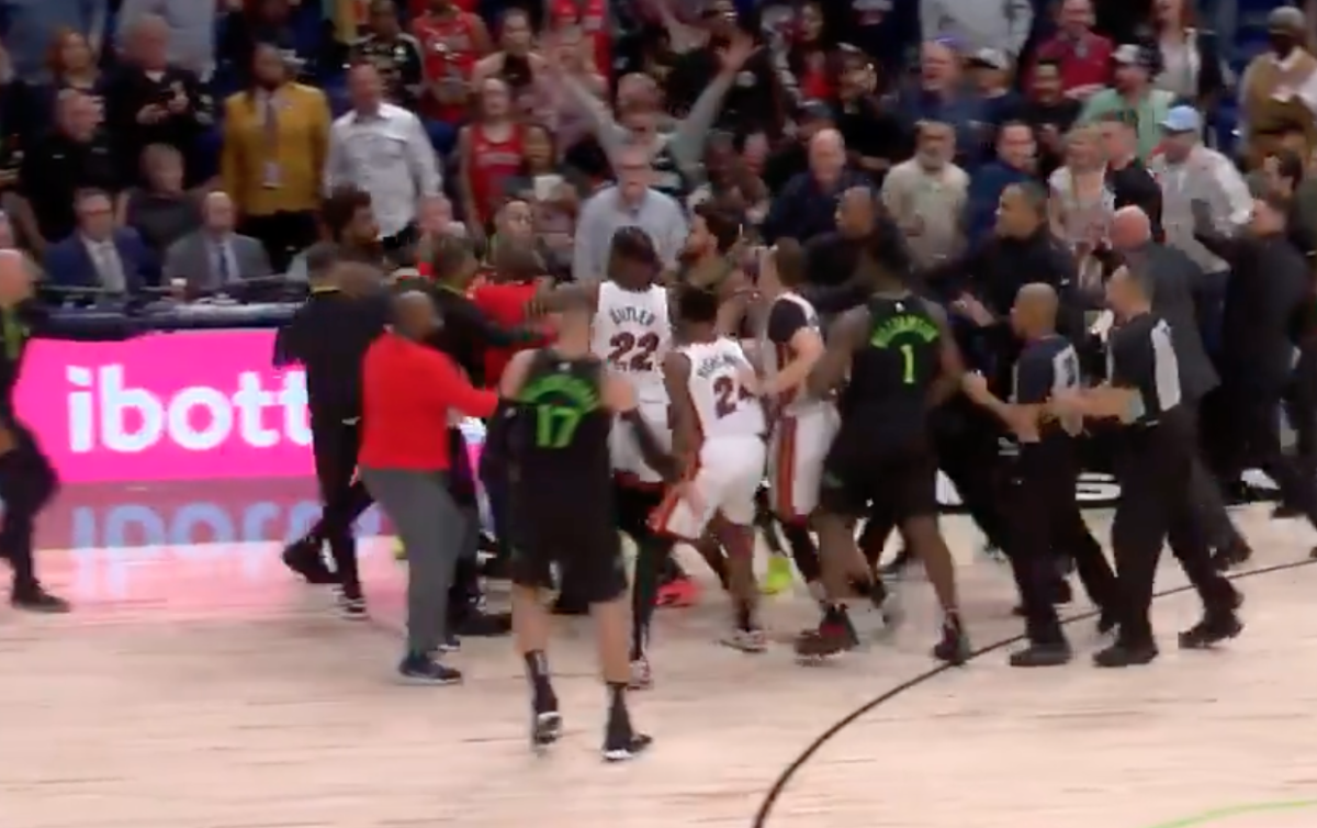 Four Players Ejected After Fight During Heat Pelicans Game The Spun