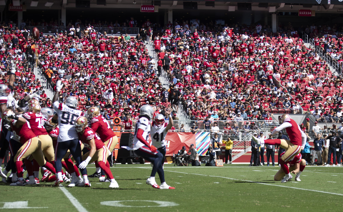 Prayers Pouring In For Nfl Kicker After Scary Injury Sunday The Spun