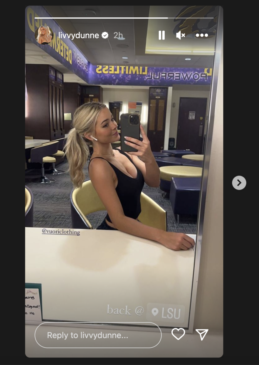 Olivia Dunne Turning Heads With Locker Room Selfie On Sunday The Spun