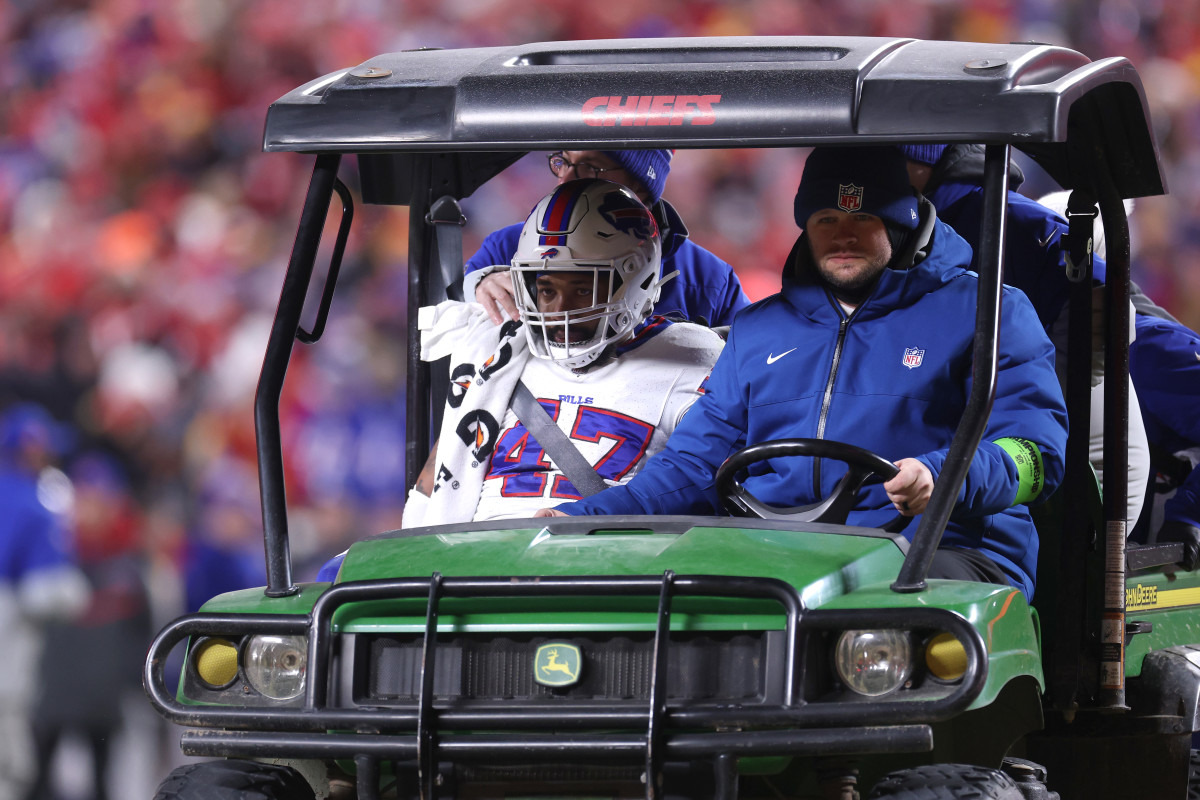 Prayers Pouring In For Bills Player After Scary Injury Sunday The Spun