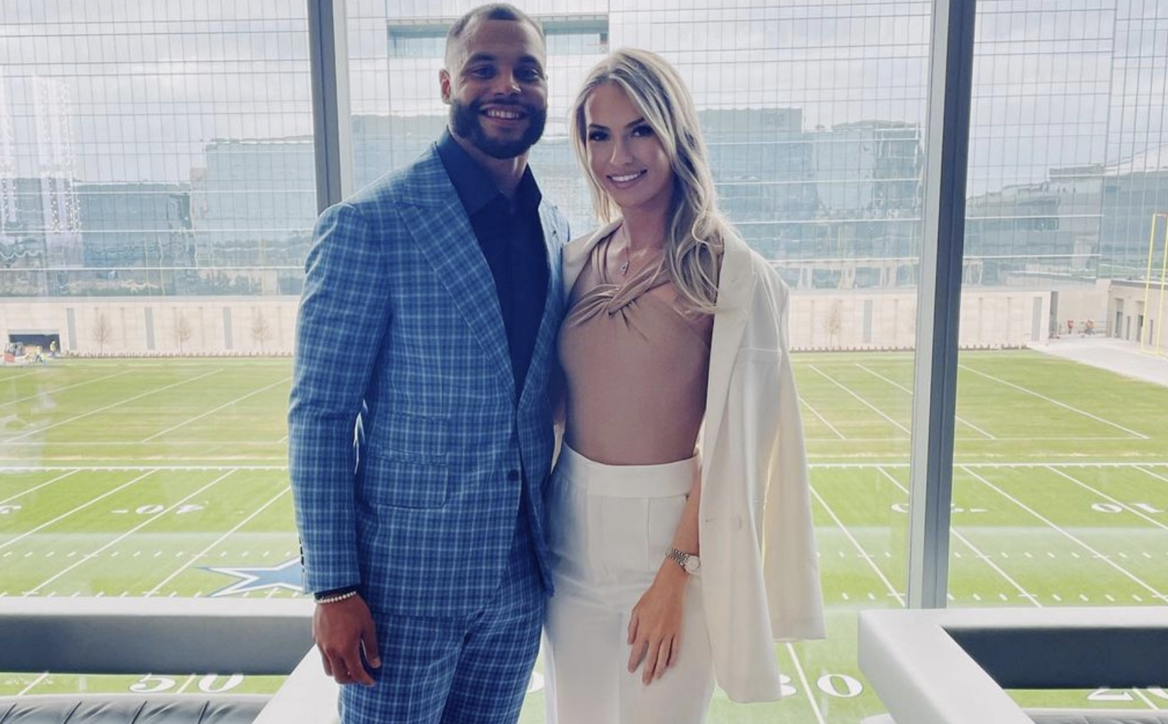 Look: Dak Prescott's Girlfriend Had 2-Word Message Sunday - The Spun