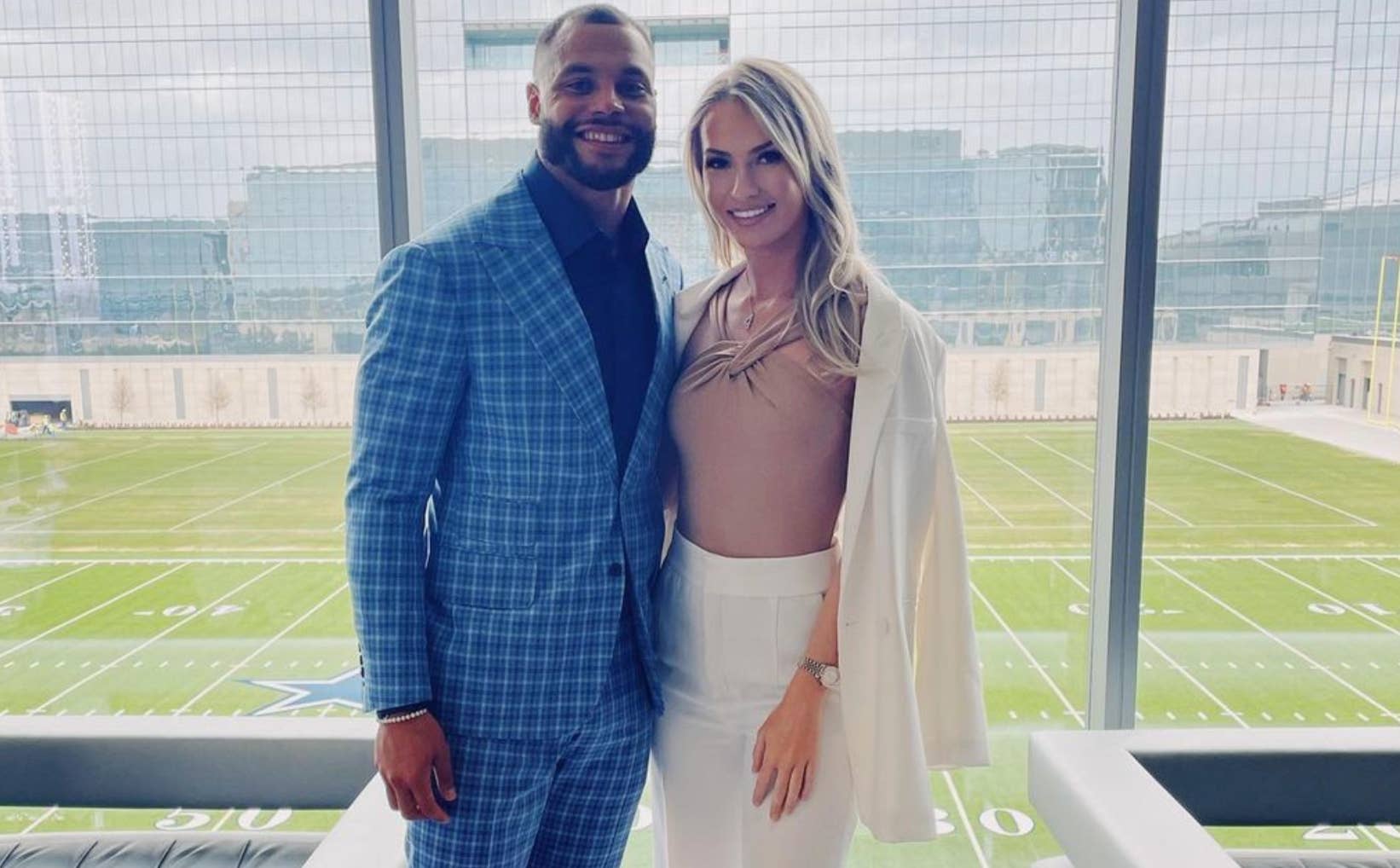 Look: Dak Prescott's Girlfriend Had 2-Word Message Sunday - The Spun