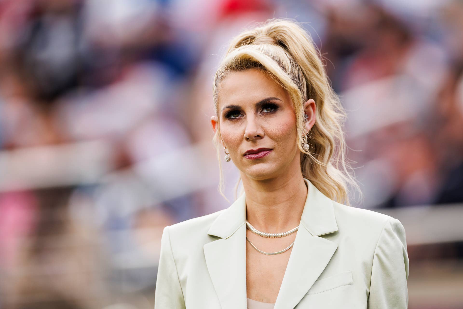 Photo: Laura Rutledge Turns Heads With Stunning Outfit On-Air - The Spun