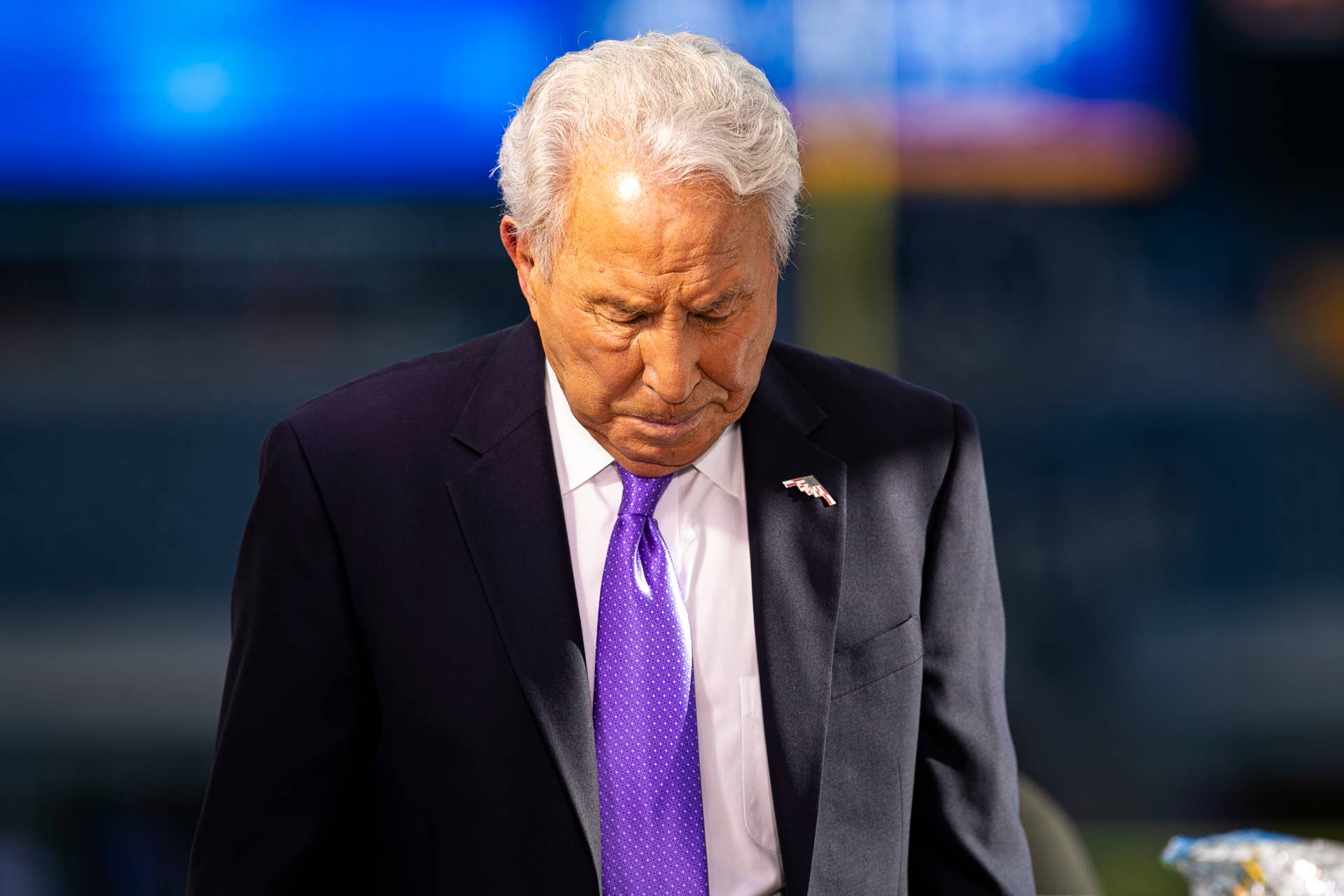 Football Fans Begging ESPN Lee Corso To Retire After Scary Fall - The Spun