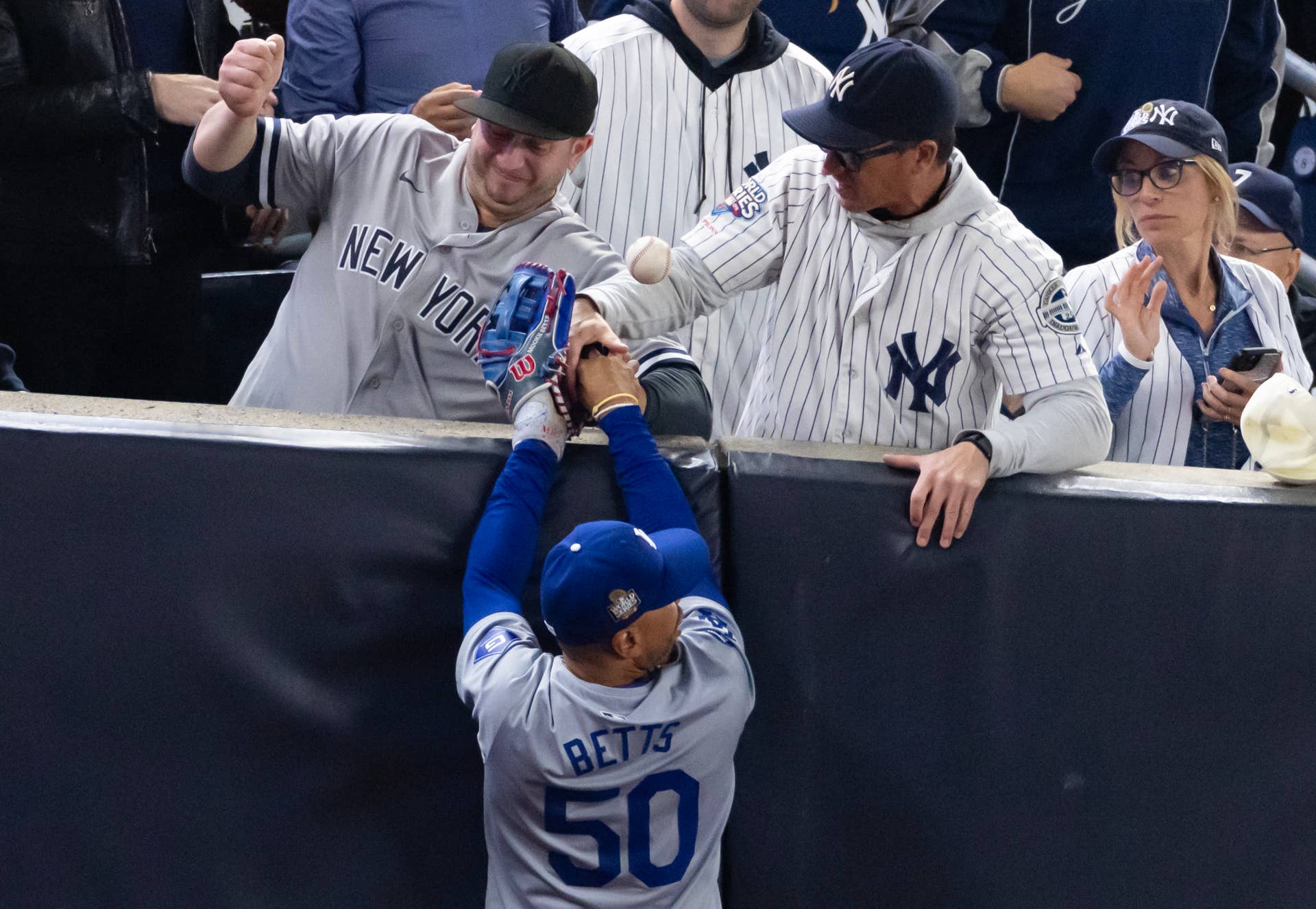 Former NFL Player Praises Yankees Fans For Their Behavior Tuesday - The ...