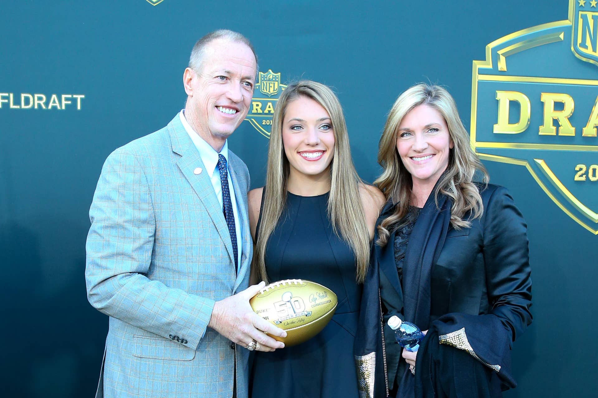 Jim Kelly's Wife Has Bold Message For Chiefs Before Bills-Ravens Game - The  Spun