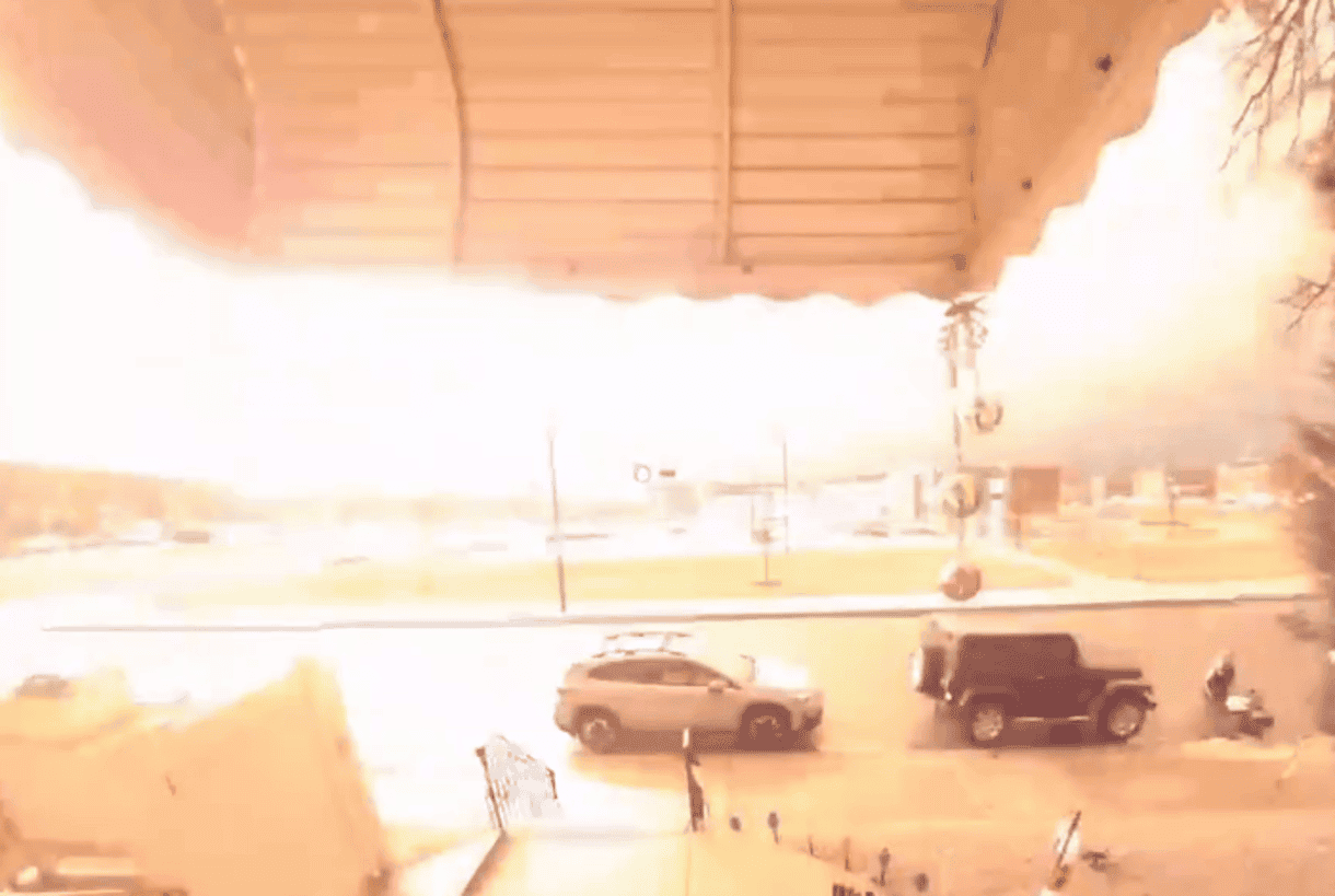 Doorbell Camera Captures Horrifying Video Of Philadelphia Plane Crash ...