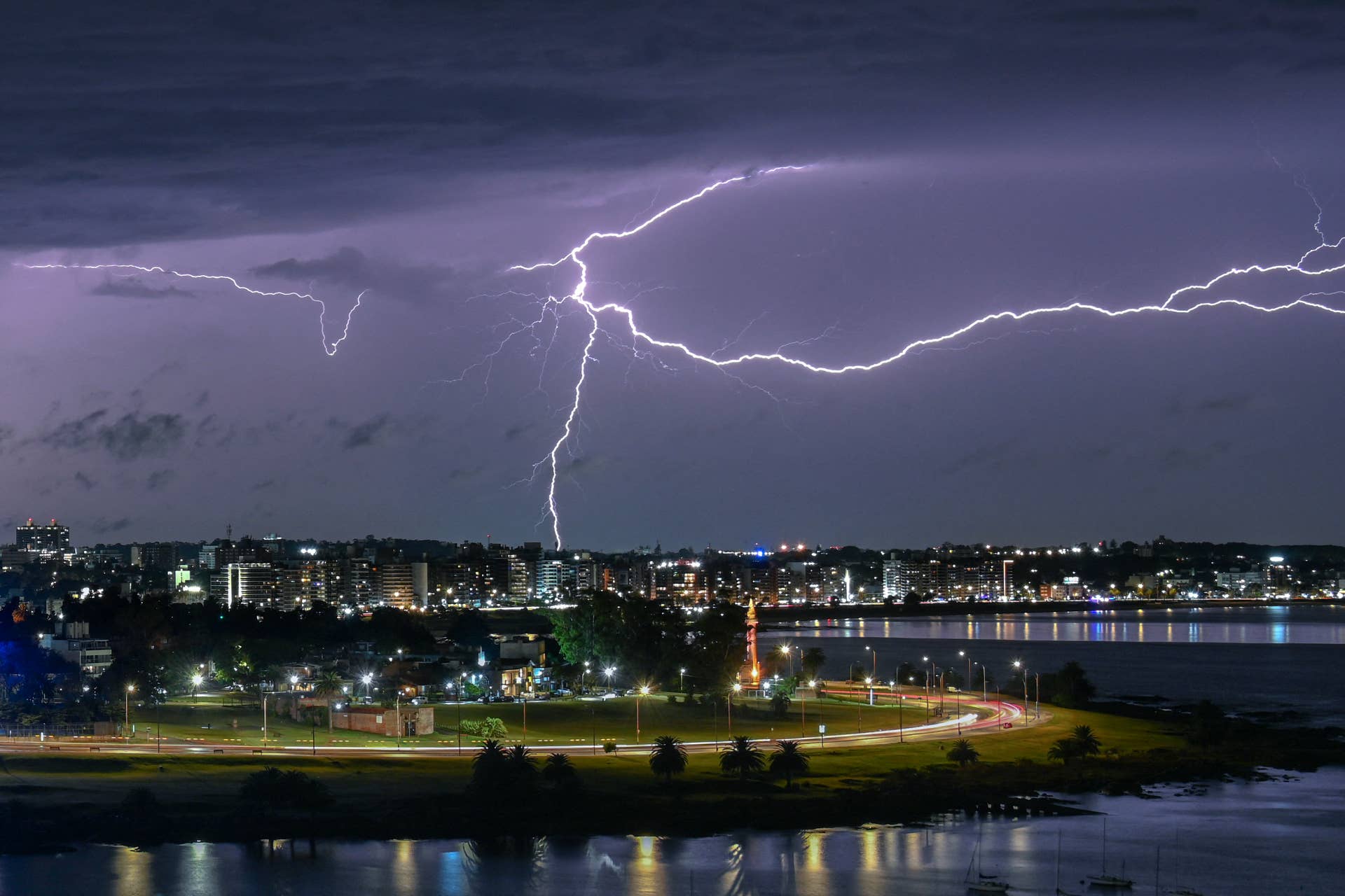 Lighting seen in Uruguay.