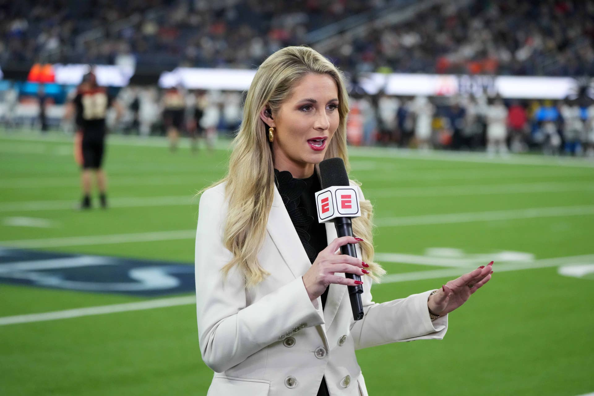 Laura Rutledge Rings Laura Rutledge Has Chills Ahead Of The 2026 NFL Draft - The Spun