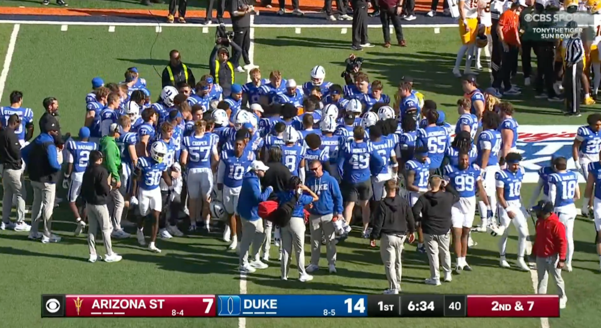Prayers Pouring In After 'Horrific' Bowl Game Injury Today - The Spun