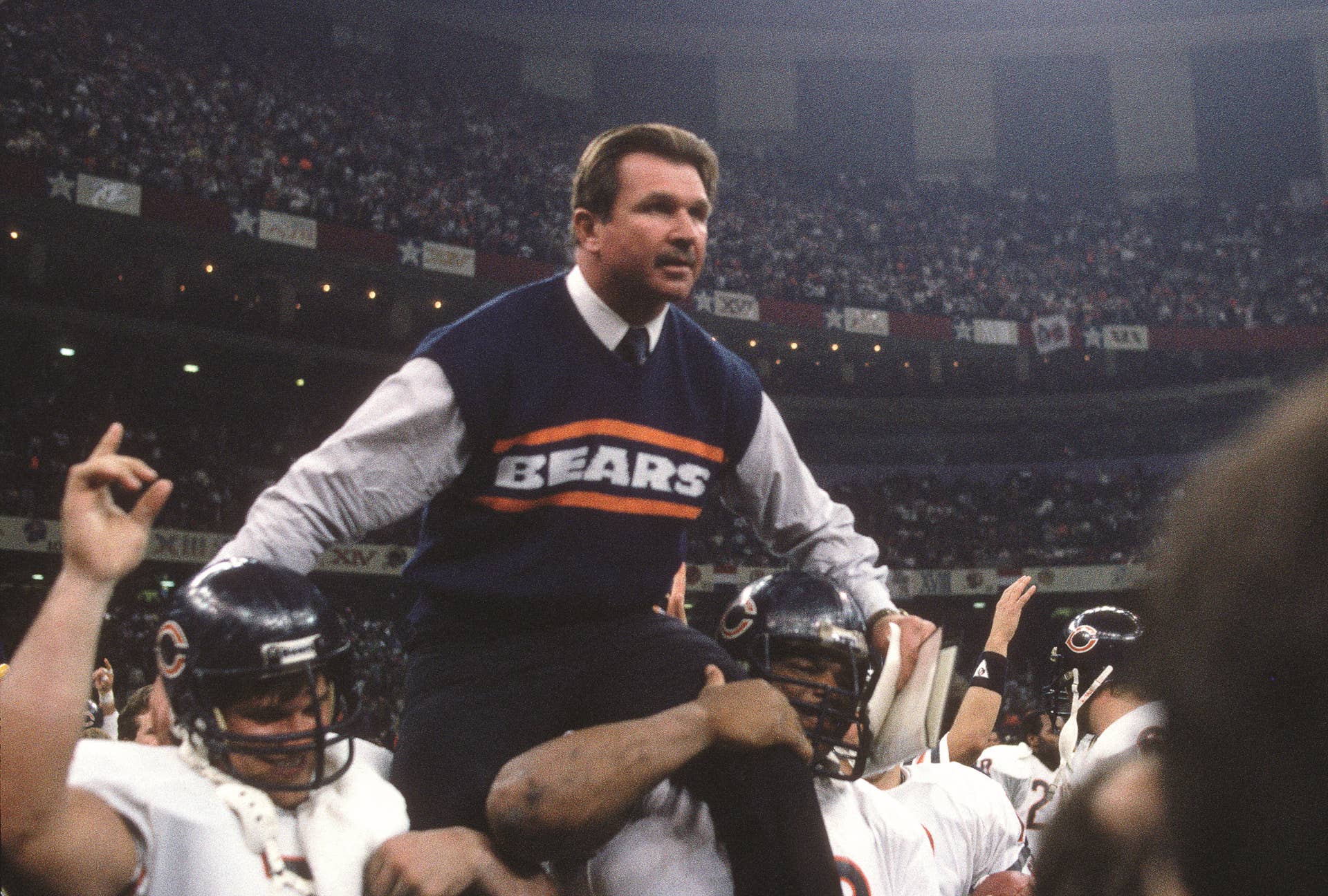 NFL Fans Pay Tribute To Mike Ditka After Bears Legend's Death - The Spun