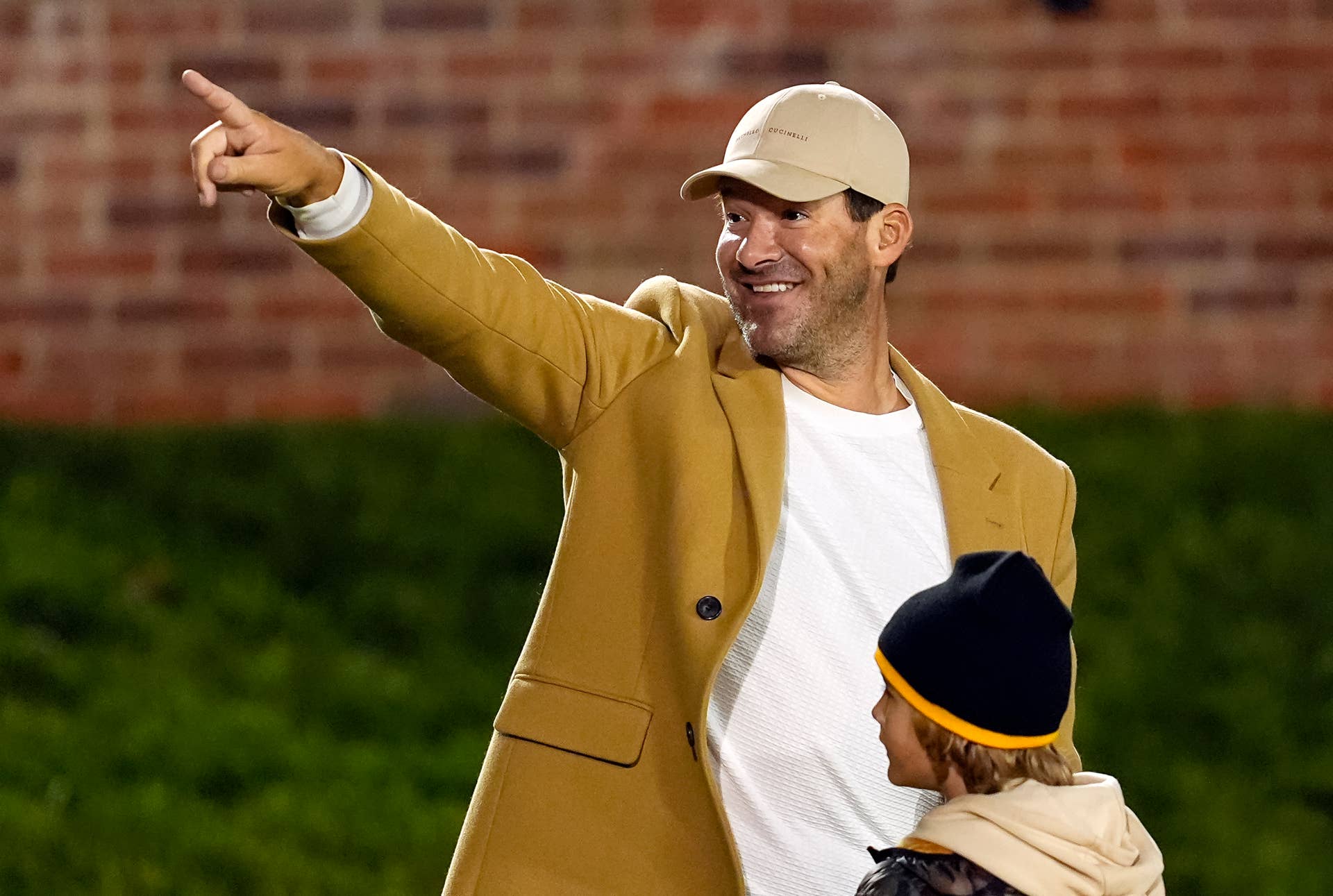 NFL Fans Have Changed Their Opinion Of Tony Romo Sunday - The Spun