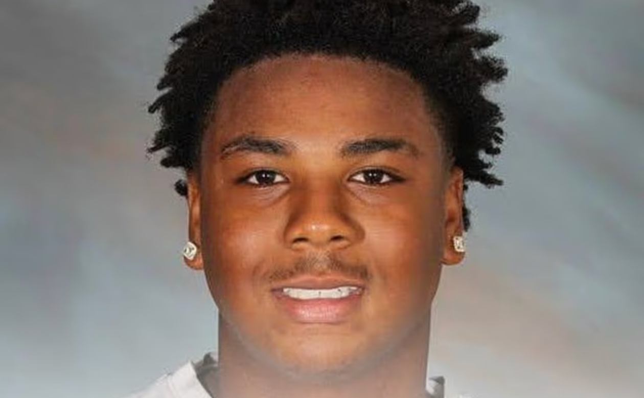 High School Football Star Dead 'Suddenly' at 17 Sunday - The Spun