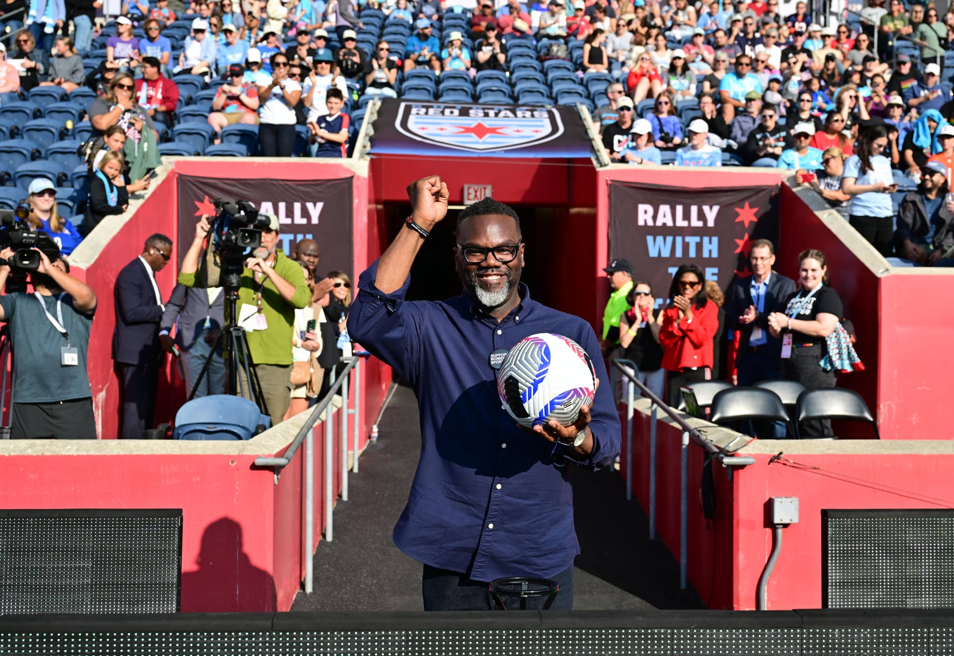 Chicago Mayor Brandon Johnson Admits He Left Bears Game Early