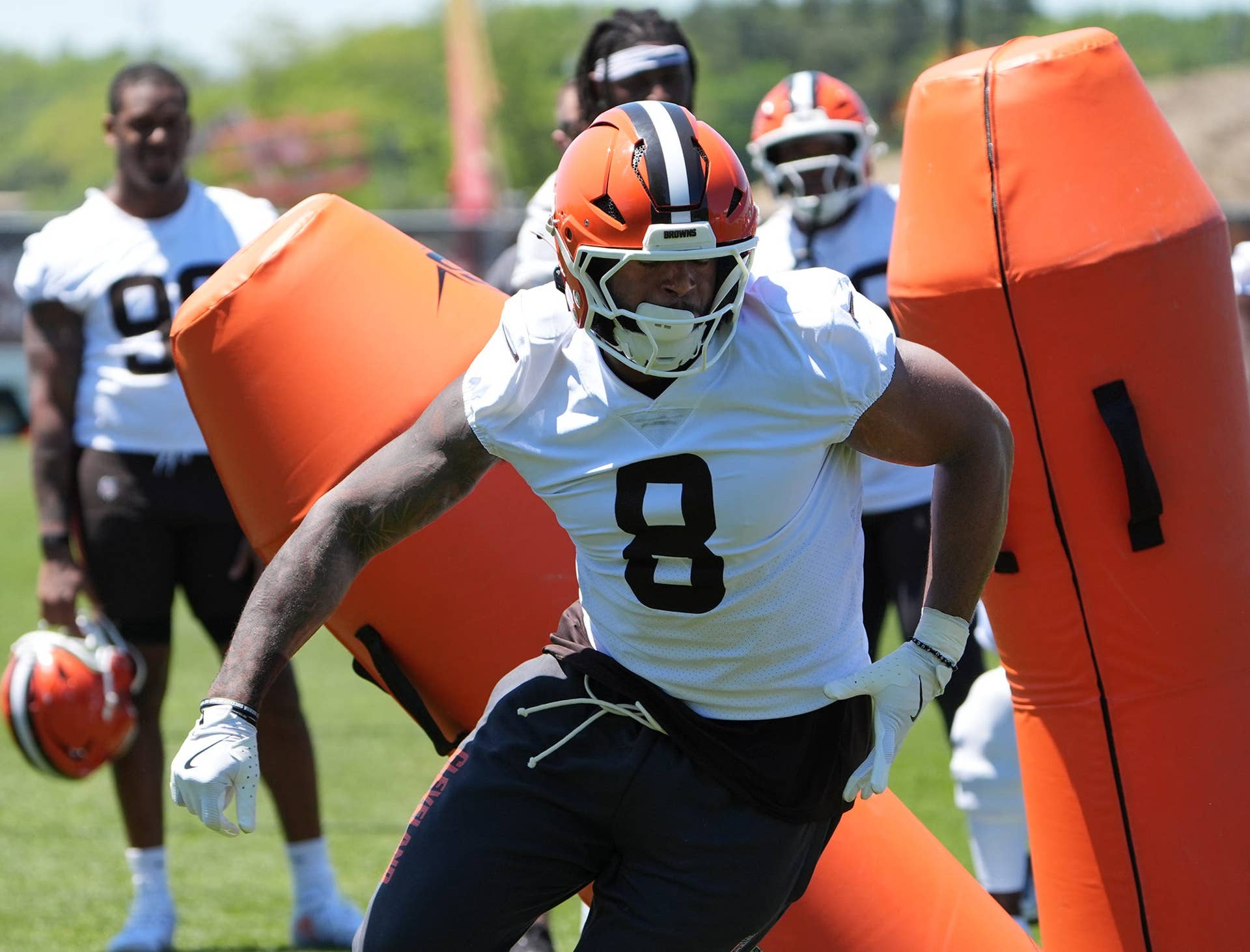 Browns Star Jared Verse Sets Record Straight About Shedeur Sanders ...