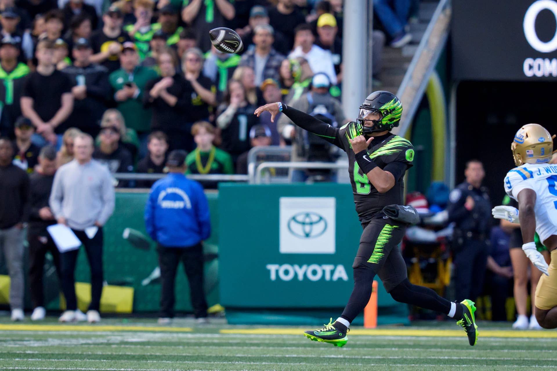 Raiola Fans Ripping Oregon QB Dylan Raiola After Terrible Game vs. UCLA Today ...