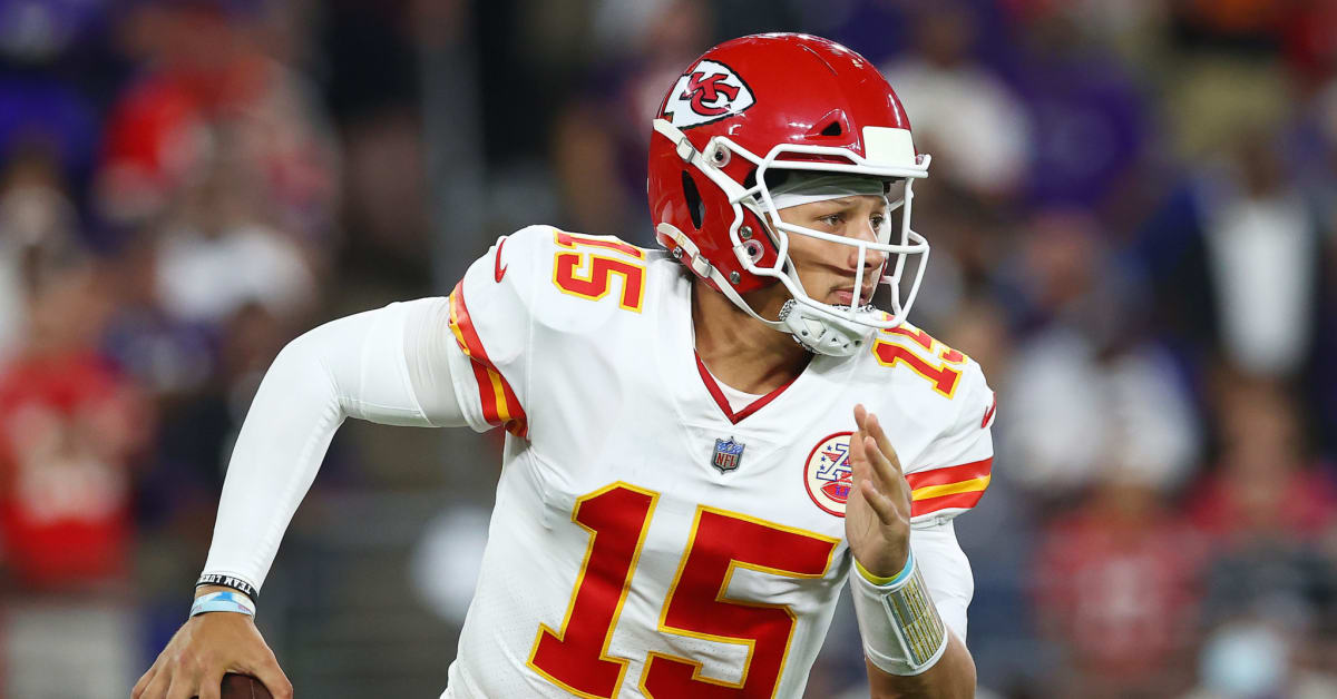 Look Patrick Mahomes Practice Throw Video Going Viral The Spun