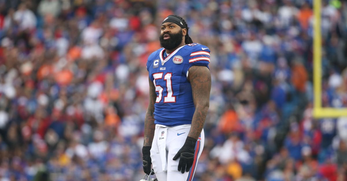 Look Retired NFL Player Hit By Airport Bus Wednesday The Spun