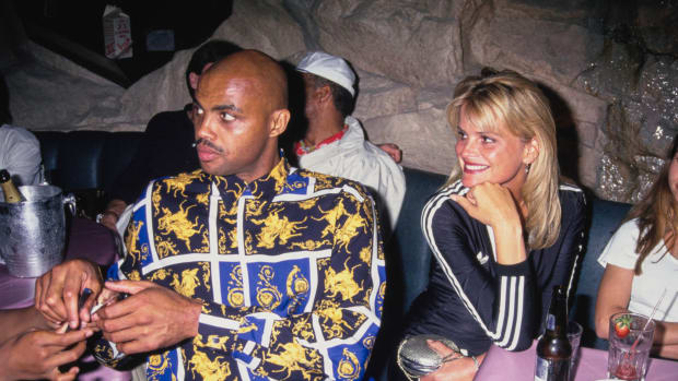 Charles Barkley and his wife sitting at a restaurant.