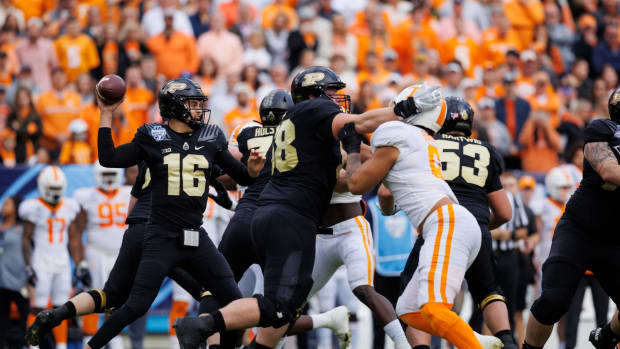 Tennessee and Purdue battle in the Music City Bowl