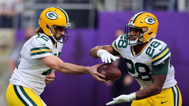 Aaron Rodgers hands off the ball to AJ Dillon.