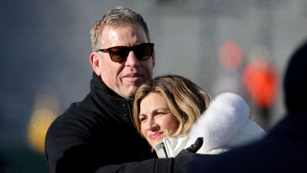 Troy Aikman on the field with Erin Andrews.