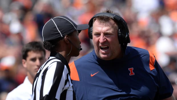 Bret Bielema reacts on the field for Illinois.