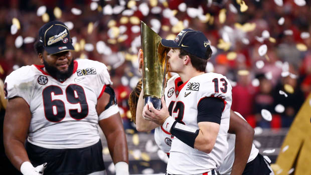 Georgia quarterback Stetson Bennett kisses the CFP trophy.