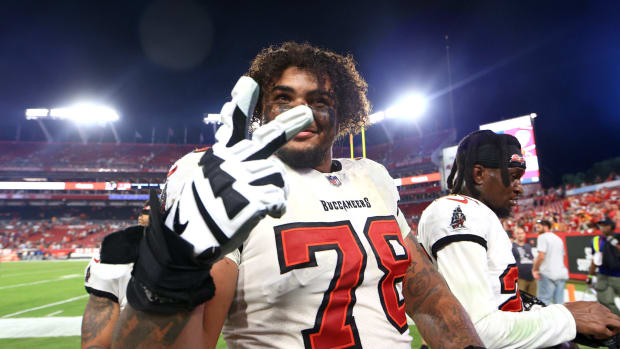 Bucs offensive lineman Tristan Wirfs throws up two fingers for the camera.