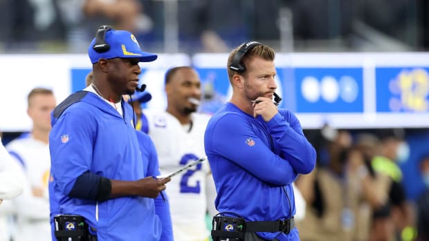 Rams head coach Sean McVay and defensive coordinator Raheem Morris stand side-by-side on the sidelines.