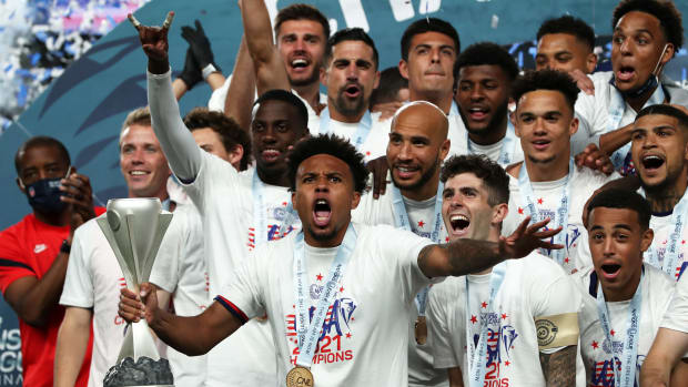 Weston McKennie lift the trophy after winning the CONCACAF Nations League Championship Final