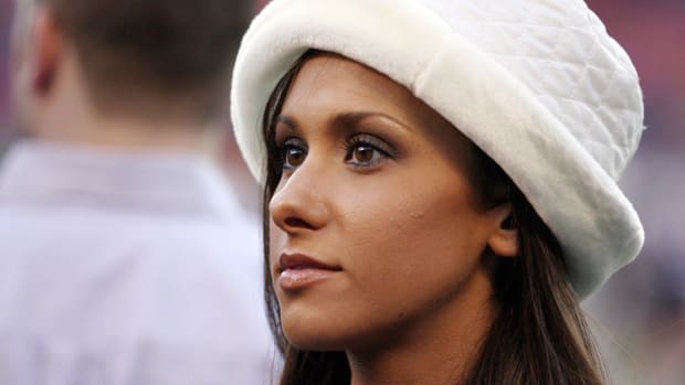 Jenn Sterger at a 2008 New York Jets vs. Buffalo Bills game. She called out Adam Schefter on Twitter today.