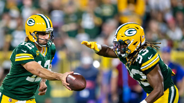 Fans Are Loving Aaron Jones' Pregame Outfit Tonight - The Spun: What's  Trending In The Sports World Today