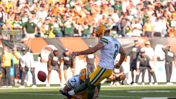 Mason Crosby kicks a field goal for the Packers.