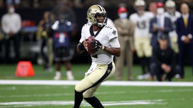 Jameis Winston drops back to pass for the Saints.