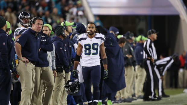 No Momentum For Bobby Wagner: NFL World Reacts - The Spun: What's