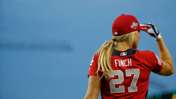 A picture of Jennie Finch wearing a softball jersey.