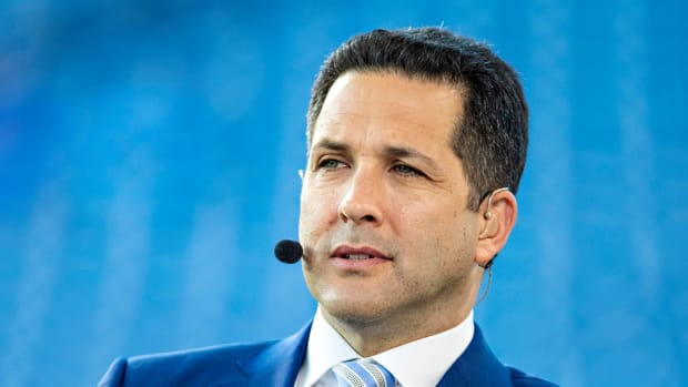 Adam Schefter took a phone call in middle of SportsCenter interview