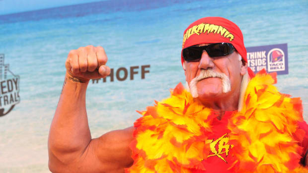 Hulk Hogan flexing his bicep.