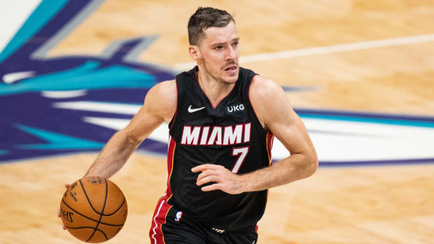 Goran Dragic dribbling the ball with his right hand.