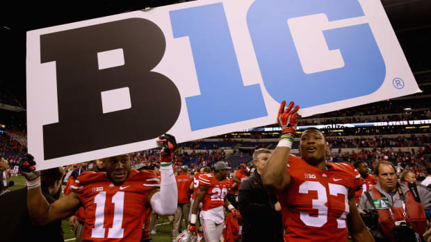 Joshua Perry and Vonn Bell raise a Big Ten sign after the conference championship win for Ohio State over Wisconsin in 2014.