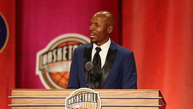 Ray Allen speaking during his Hall Of Fame induction ceremony.