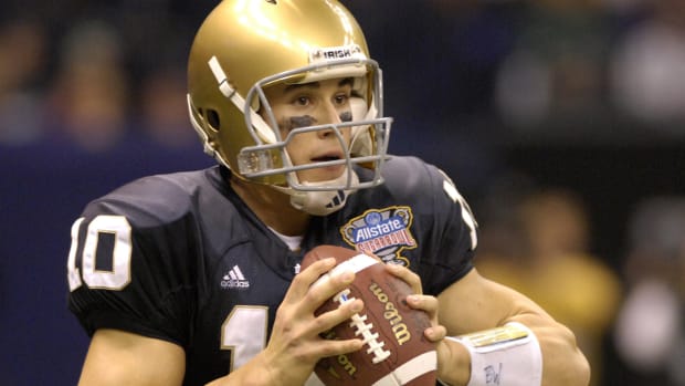 A closeup of Brady Quinn throwing the ball for Notre Dame.