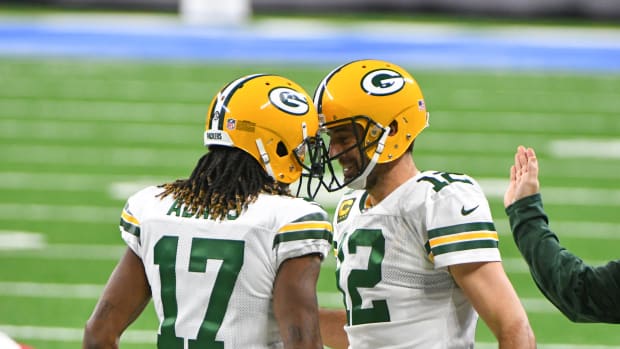 Football Fans Concerned After Davante Adams Left Practice - The