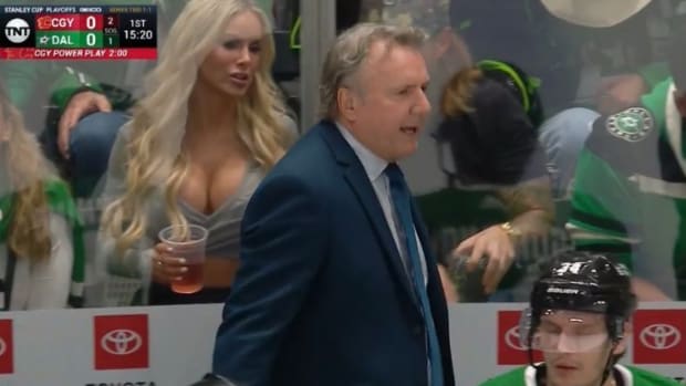 Dallas Stars fan goes viral sitting behind the bench on Saturday night.