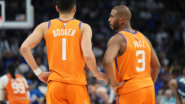 Chris Paul and Devin Booker during Game 4 of the second round playoff series in Dallas.