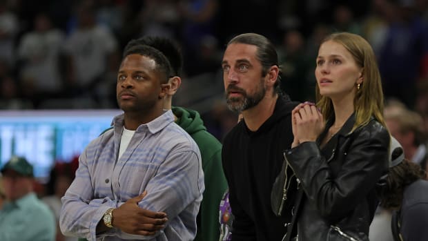Aaron Rodgers and Mallory Edens watch Game 2 of the Bucks vs. Bulls series in 2022.