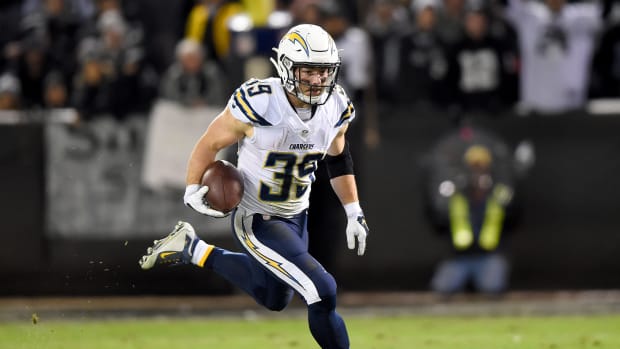 OAKLAND, CA - DECEMBER 24:  Danny Woodhead #39 of the San Diego Chargers rushes with the ball against the Oakland Raiders during their NFL football game at O.co Coliseum on December 24, 2015 in Oakland, California.  (Photo by Thearon W. Henderson/Getty Images)