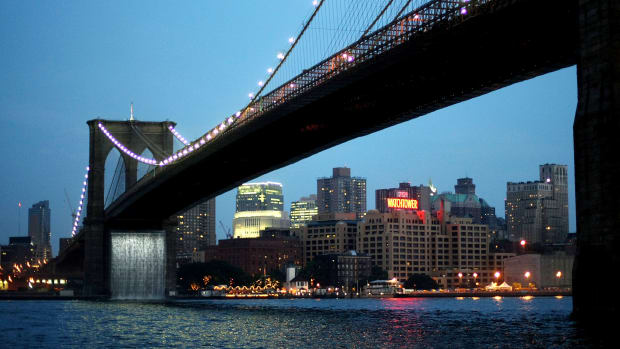 A view of the Brooklyn Bridge in 2008, where the annual half-marathon takes place